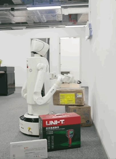 AI资讯：国产家庭机器人F1在家中整理物品